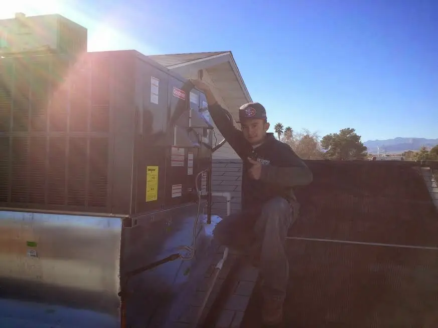 HVAC technician performing Heat Pump Repair on a rooftop unit in Bonne Terre